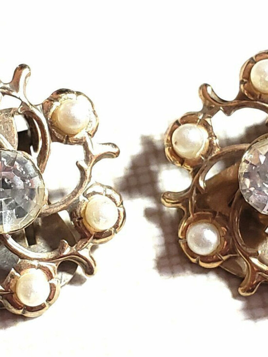 Jewelry - Vintage Clip On Earrings Rhinestones Faux Pearls Gold-tone White  Flowers wc-
